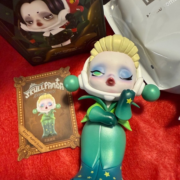 Skullpanda “The Addams Family” Rare Discontinued Collectible Figure - Picture 2 of 4